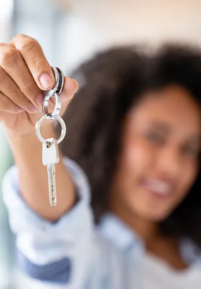 Woman holding keys in front of her.